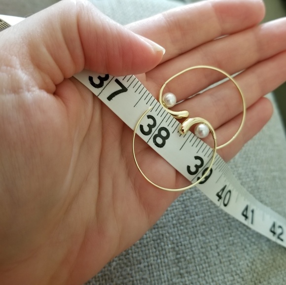 Swirly Chic Contemporary Fashion Earrings - Picture 4 of 5